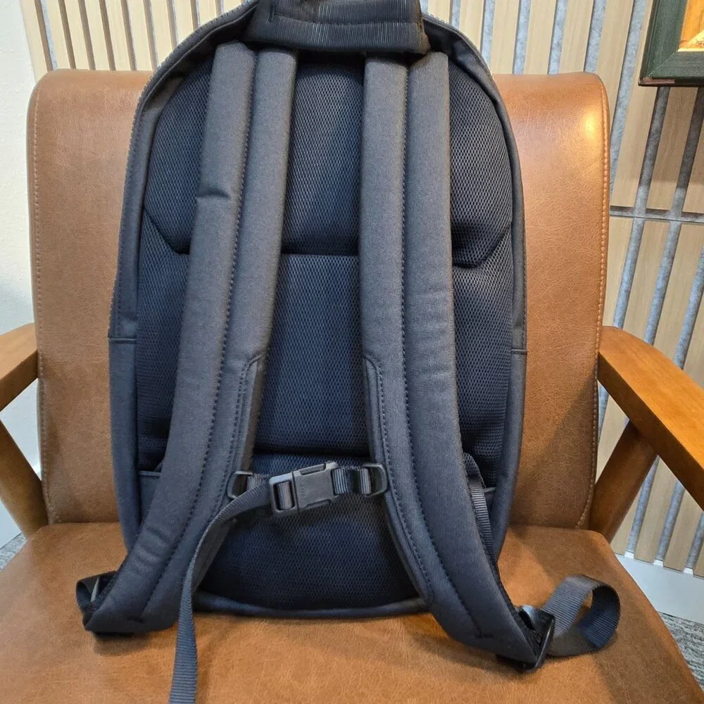 Away Active Daypack 20L - Picture 2 of 6